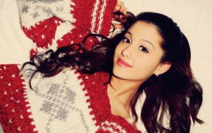 Bạn có một món quà Giáng sinh 'đáng-yêu-đến-ngất-lịm' từ Ariana Grande 4 tuổi!