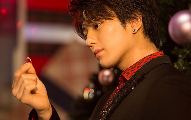 Arata Mackenyu đẹp tựa hoàng tử trong CM mùa giáng sinh của Samantha Thavasa