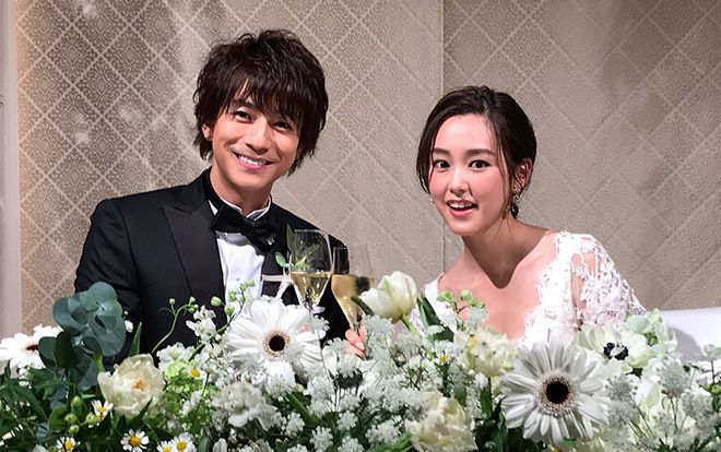 Chú rể Miura Shouhei và cô dâu Kiritani Mirei rạng ngời hạnh phúc trong tiệc cưới