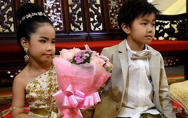 Cặp song sinh 6 tuổi được cho cưới vì tin là tình nhân kiếp trước