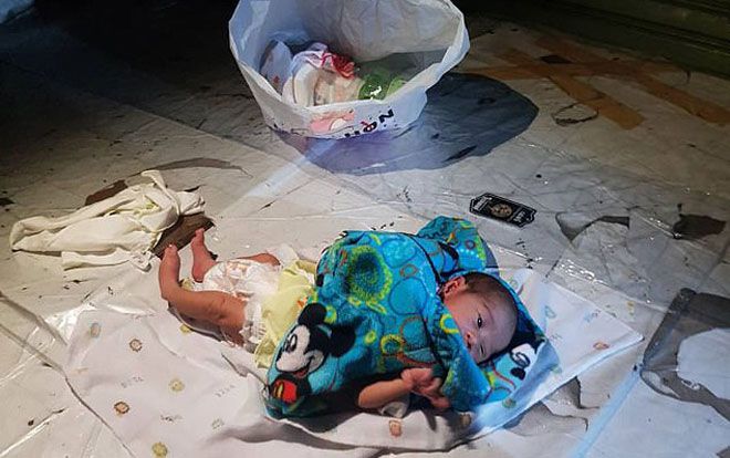 Bé hai tuần tuổi bị bố mẹ bỏ rơi giữa chợ vì lý do khó chấp nhận