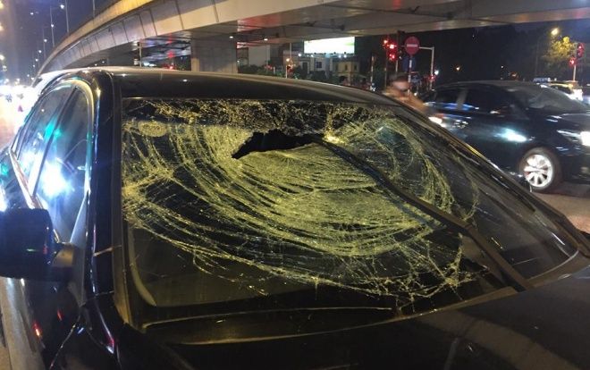 Cận cảnh hiện trường tài xế ô tô say rượu gây tai nạn liên hoàn trên phố Trần Duy Hựng, 2 bà bầu nhập viện cấp cứu