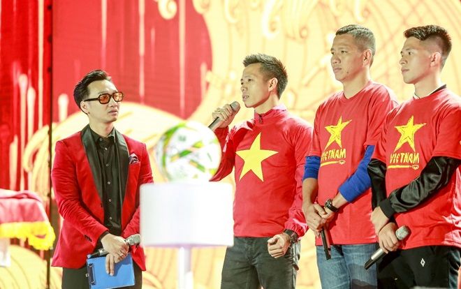 Dàn sao Việt ‘quẩy’ hết mình bên  HLV Park Hang Seo, Anh Đức, Văn Quyết, Đình Trọng