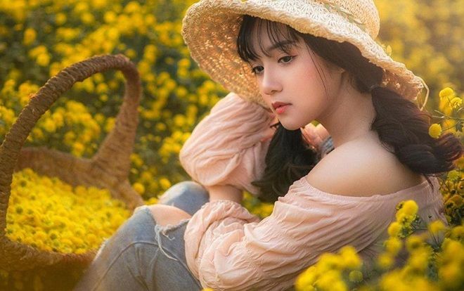 Nữ sinh Hưng Yên 'gieo thương nhớ' với bức ảnh đi học quân sự