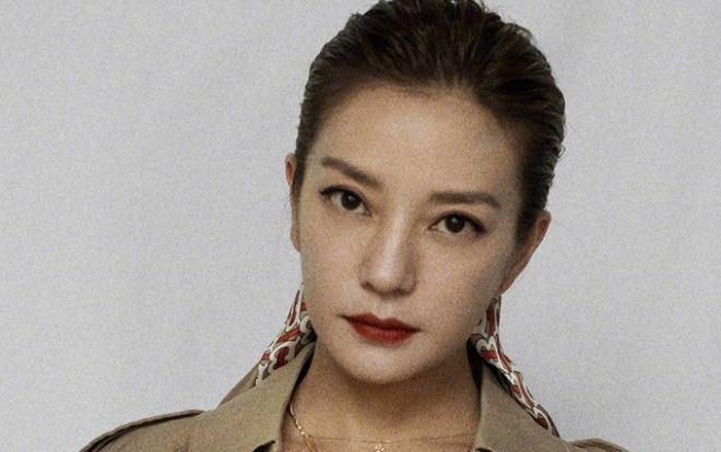 Triệu Vy chính thức trở thành gương mặt đại diện cho nhà mốt đình đám Burberry