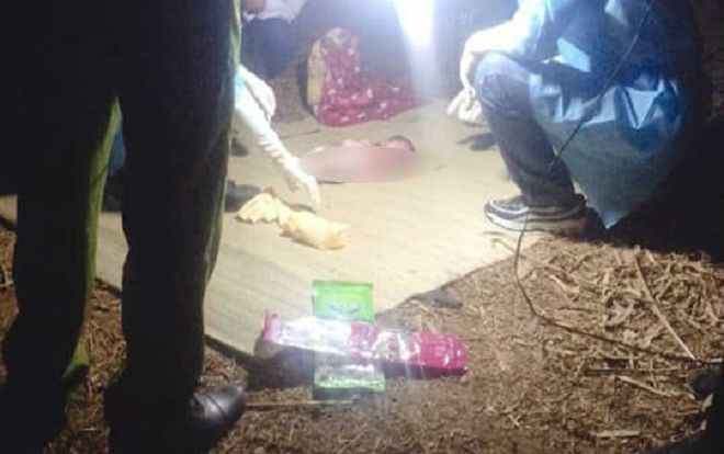 Cha bàng hoàng phát hiện thi thể con sơ sinh dưới gốc tre gần nhà