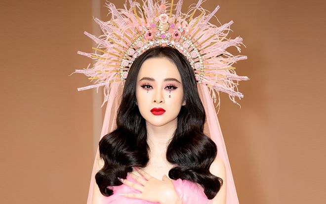 Angela Phương Trinh hóa thánh nữ 'chặt đẹp' cả dàn sao trên thảm đỏ thời trang