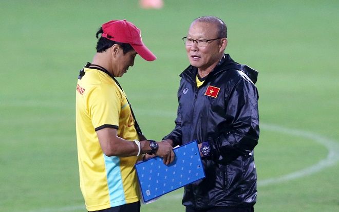 Trợ lý Lee Young Jin: Tuyển Việt Nam phải có 4 điểm ở vòng bảng