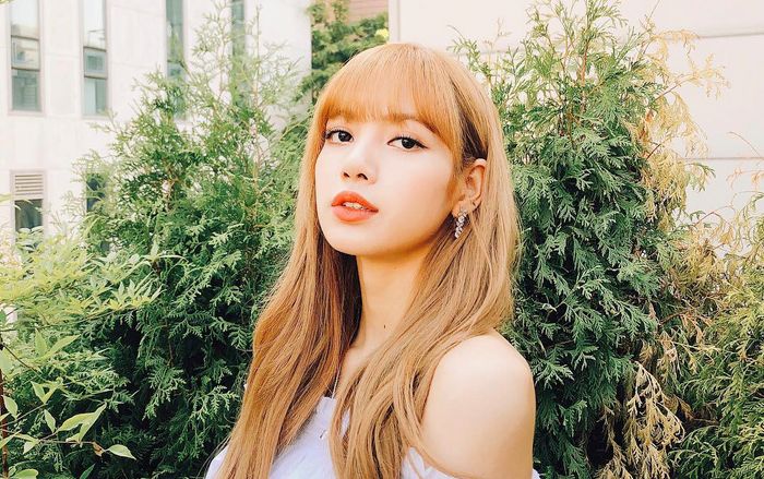 Lisa (BlackPink) vượt mặt cặp đôi Song - Song để trở thành sao xứ Hàn có ảnh nhiều like nhất Instagram