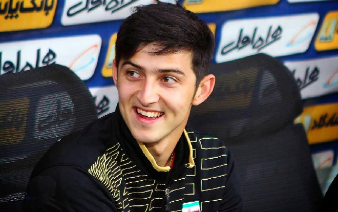 'Messi Iran' má lún đồng tiền, đẹp trai như tài tử Jang Dong Gun