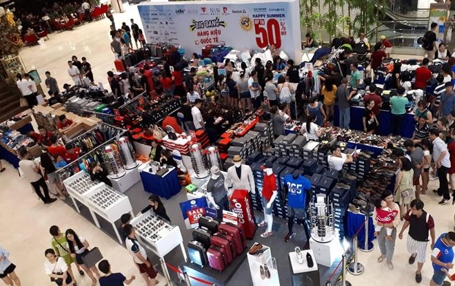 Săn hàng hiệu dịp cuối năm - trào lưu không bao giờ hạ nhiệt