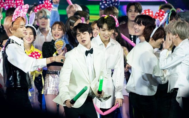 KBS Gayo Daechukje 2018: Biểu diễn nhạt nhẽo, BTS vẫn ngang nhiên no.1 trending toàn cầu
