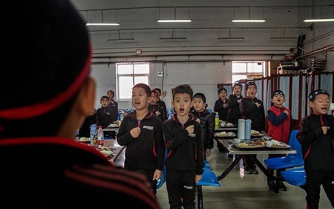 Bất ngờ trước trường học kỳ lạ chuyên đào tạo những chàng trai ẻo lả thành 'đàn ông đích thực'