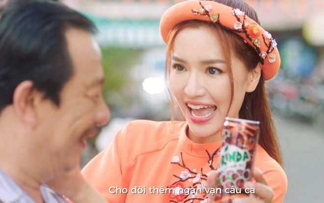 Thánh lầy Bích Phương tái xuất, chốt sổ năm 2018 bằng loạt 'bùa hoà giải' trong MV mới