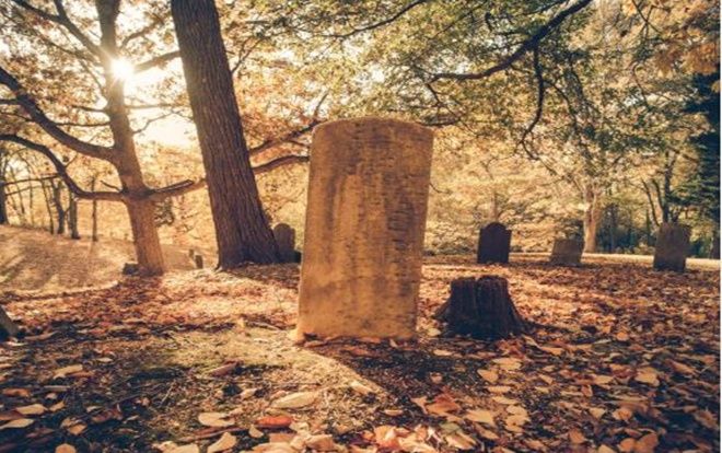 Ném đồ đạc, cắm trại ở nghĩa địa và những cách kỳ lạ đón năm mới trên thế giới