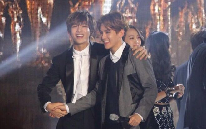 #EXOLsandARMYsUNITED: hashtag hòa bình nhất năm, cuối cùng 2 fandom Kpop mạnh nhất đã chịu… nhìn mặt nhau?