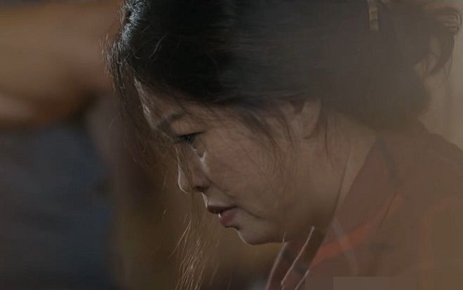 'Chạy trốn thanh xuân' tập 12: Đằng sau vỏ bọc xấu xa thì mẹ An cũng rất thương con gái