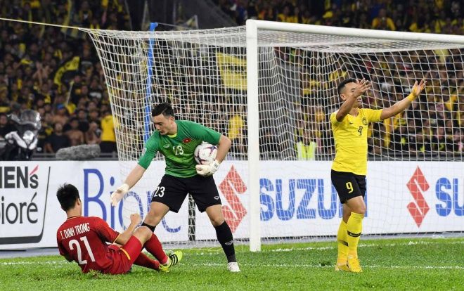 Vì sao Đặng Văn Lâm bị đồng đội rượt đánh nhiều nhất bóng đá Việt Nam?