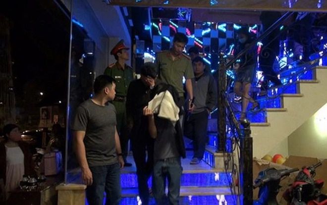 Hàng chục 'dân chơi' phê ma túy trong quán karaoke bị bắt giữ trong ngày đầu năm