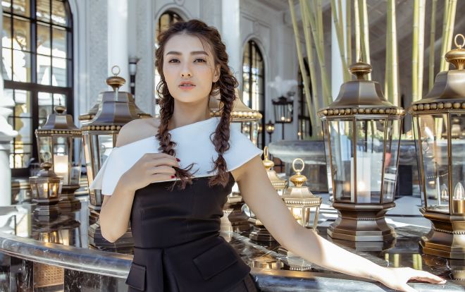 'Mẹ đơn thân' Hồng Quế thắt tóc hai chùm, ngây thơ trong thiết kế Hà Duy