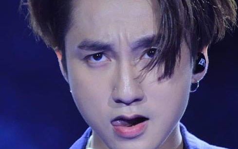 Clip: Cách Sơn Tùng M-TP 'trót lọt' qua mắt hàng chục người mà… chẳng một ai nhận ra cả!