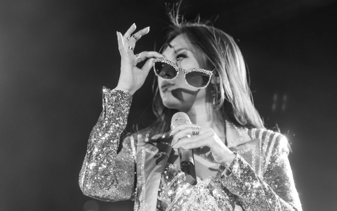 Clip: Mỹ Tâm lộng lẫy trên sân khấu nhưng khán giả lại hô vang… tên một người khác!