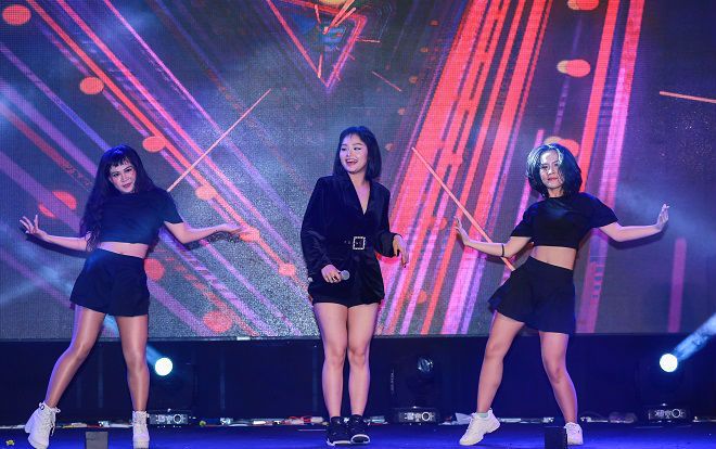 Sinh viên cháy hết mình cùng Miu Lê và Ngô Kiến Huy tại Miss Hutech 2019