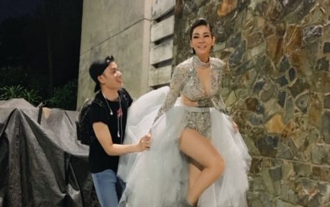 Trúc Nhân ngụy trang thành… trợ lý, hộ tống 'sư mẫu' Thu Minh đi diễn