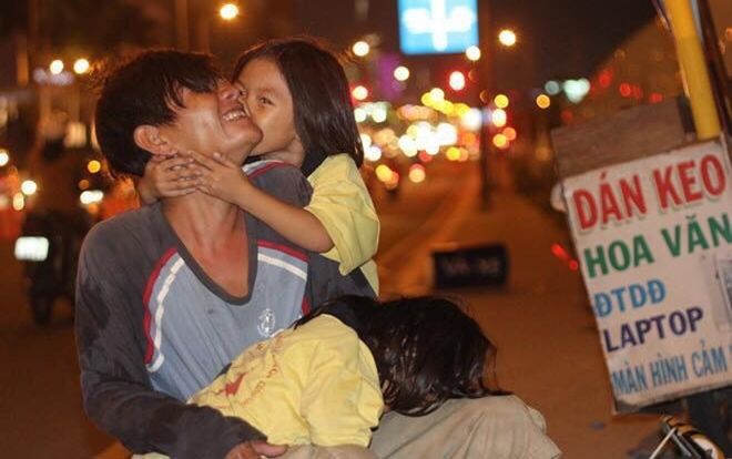 Những khoảnh khắc khiến bạn bất giác phải đặt câu hỏi: Đã bao lâu rồi không điện thoại cho cha mẹ?