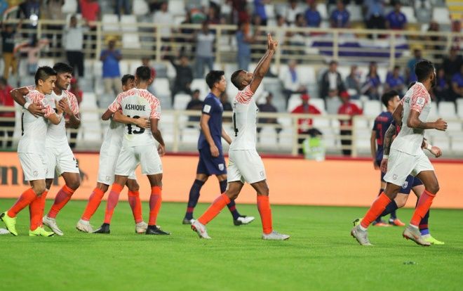 CĐV Thái Lan: Bao giờ mới vươn tầm châu lục?