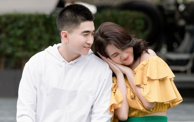 Bức ảnh sốc nhất ngày: Chi Dân mặc đồ sặc sỡ và mang… giày cao gót