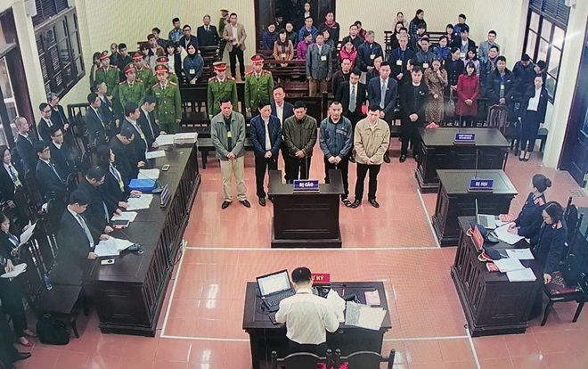 Bị cáo Hoàng Công Lương vắng mặt, phiên tòa xét xử vụ chạy thận 9 người chết tiếp tục hoãn