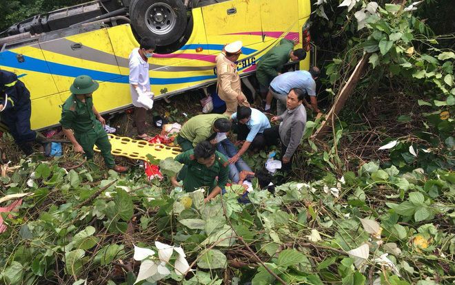 Vụ xe khách chở giáo viên và sinh viên lao xuống vực: Tài xế bất ngờ bị mất phanh lại gặp phải xe chạy ngược chiều nên mất kiểm soát