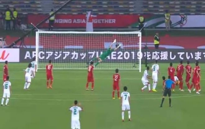 Tranh cãi gay gắt Đặng Văn Lâm sai hay đúng