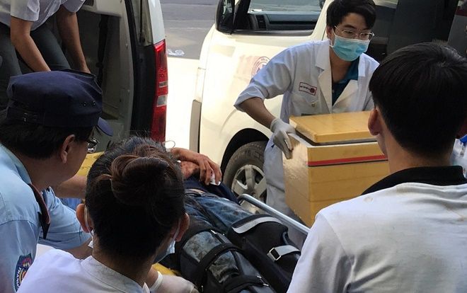 Nghẹt thở tìm kiếm nối lại cánh tay đứt lìa cho nữ sinh trong vụ xe khách lao xuống vực ở đèo Hải Vân