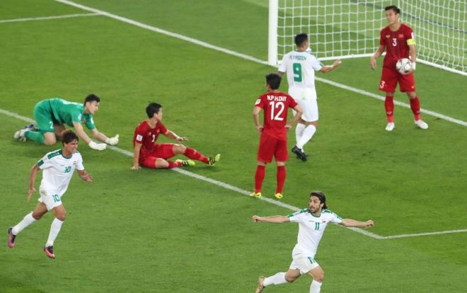 Hàng thủ tuyển Việt Nam 'nhớ' Đình Trọng