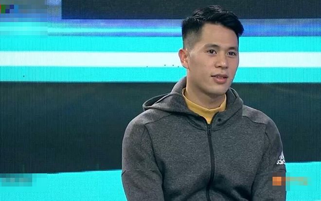 Không tỏa sáng trên sân cỏ nhưng Đình Trọng vẫn đốn tim fan với lý do không ngờ