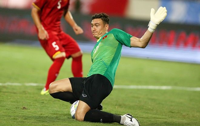 'Đặng Văn Lâm cần mạnh dạn hoạt động để hỗ trợ hàng thủ'