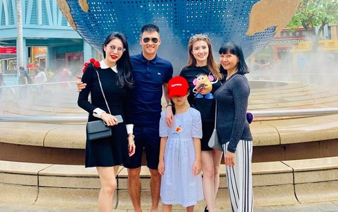 Lộ diện khuôn mặt của con gái Bánh Gạo nhà Công Vinh - Thủy Tiên