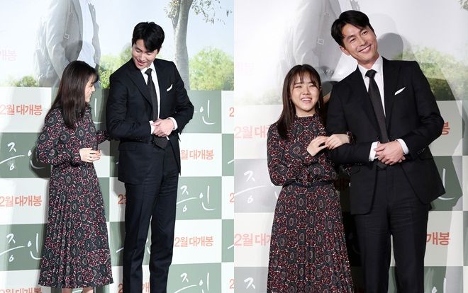 Họp báo 'Witness': Chú 45 cháu 18, Jung Woo Sung - Kim Hyang Gi đáng yêu khoác tay nhau