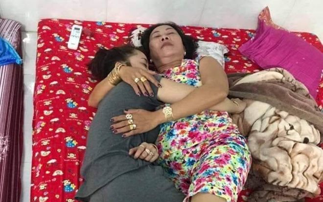 Chàng trai than vãn cảm thấy tủi thân và bị ra rìa vì mẹ chồng quá cưng chiều con dâu