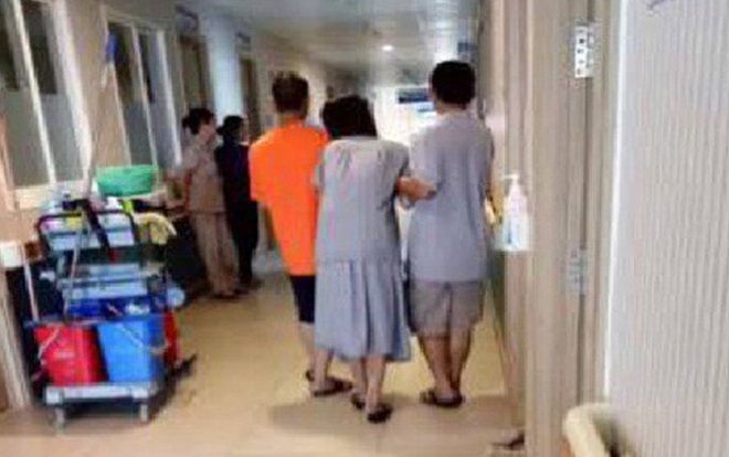 Vợ trẻ ấm ức vì chồng xung phong đưa vợ hàng xóm đi đẻ, chị em rùng mình nghĩ ra điều động trời này