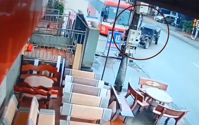 Hết hồn pha 'bẻ lái' tránh công nông của tài xế khiến khách hoảng sợ la hét