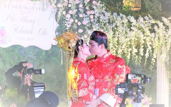 Lâm Khánh Chi tiết lộ tên con trai đầu lòng trong tiệc kỷ niệm 1 năm ngày cưới