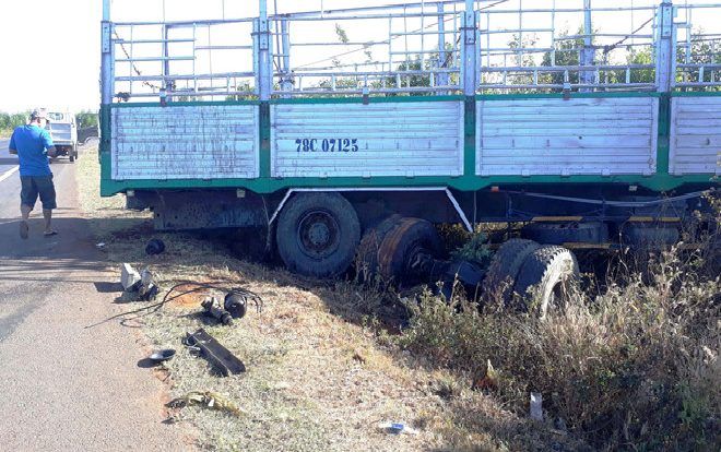 Vụ tại nạn thảm khốc khiến 3 chị em tử vong ở Gia Lai: Người cha ngất lịm khi đưa thi thể các con về tới nhà