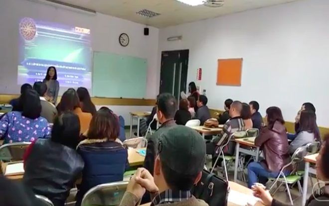 Buổi họp phụ huynh 'chất' nhất đầu 2019: Thi Ai là triệu phú xem ai hiểu việc học của con nhiều hơn