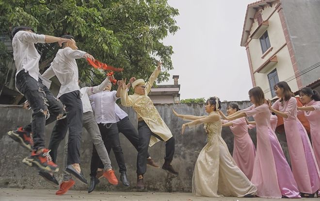 'Thánh chế video' TheAnh28 lấy vợ: Ảnh và clip bá đạo đến nỗi khắp 'Vịnh Bắc Bộ' phải chào thua