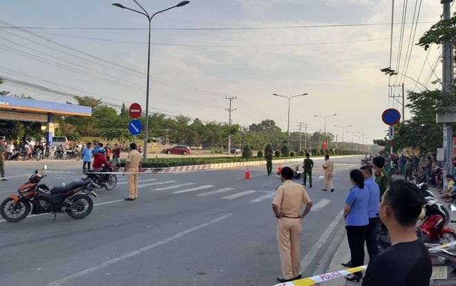 Vụ 2 vợ chồng bị xe container cán tử vong ở Bình Dương: Tài xế ôm mặt khóc khi biết sự việc đau lòng