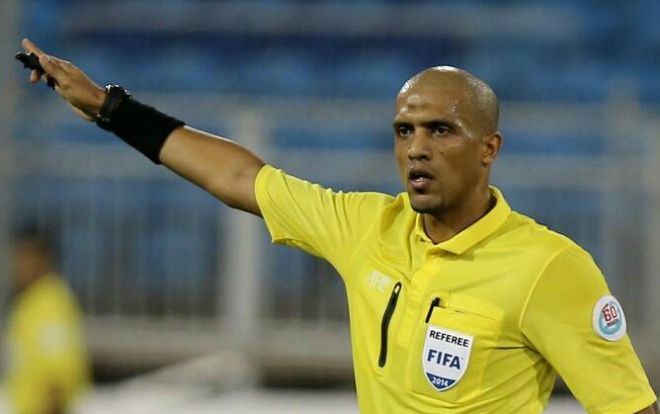 Ảnh chế trọng tài trận Việt Nam - Yemen: 'Anh quá đẹp trai'