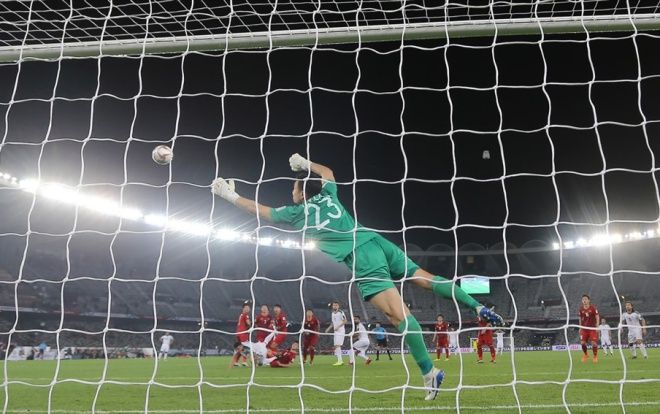 Quang Hải 'xé' lưới Yemen, 'HLV online' có chê thủ môn sai vị trí như Lâm 'tây'?